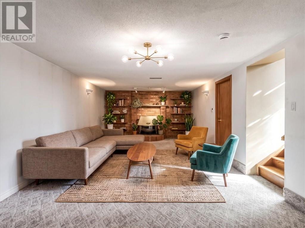 2411 Oak Street - Image 40