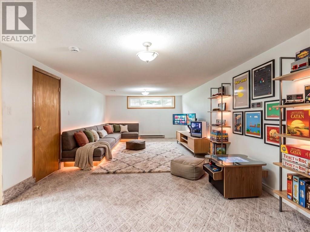 2411 Oak Street - Image 41