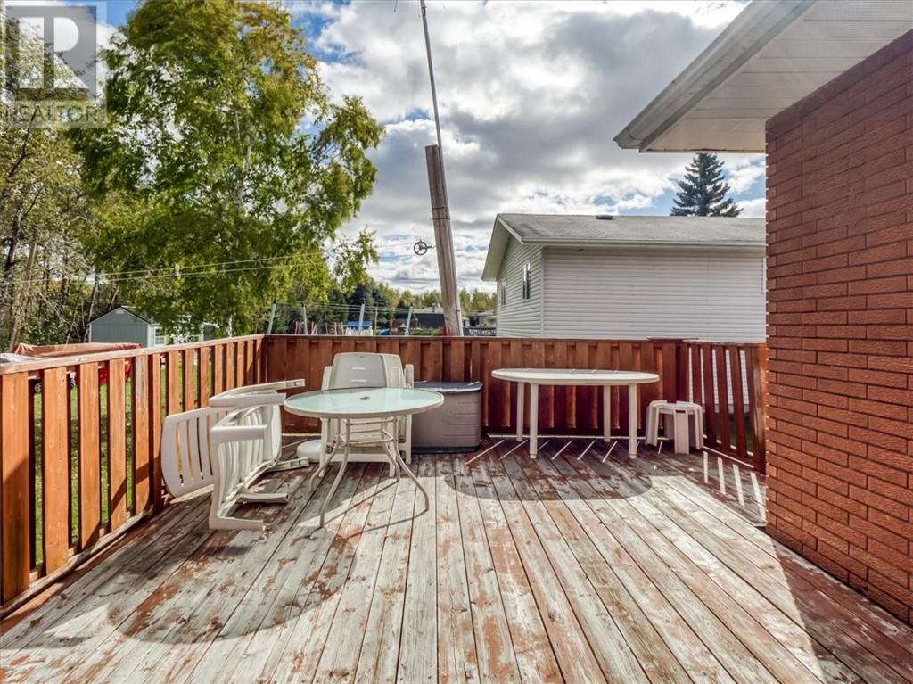 2411 Oak Street - 5