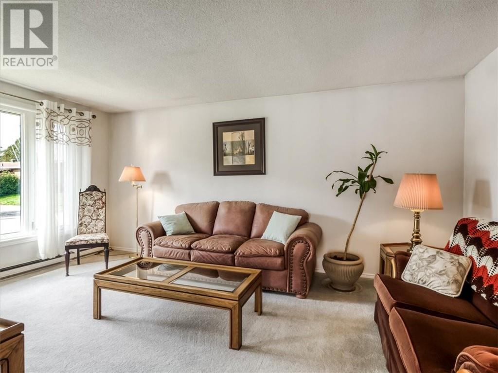2411 Oak Street - 8