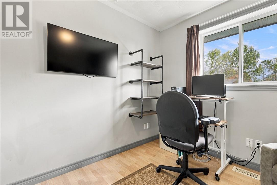 4338 Chateau - Image 11