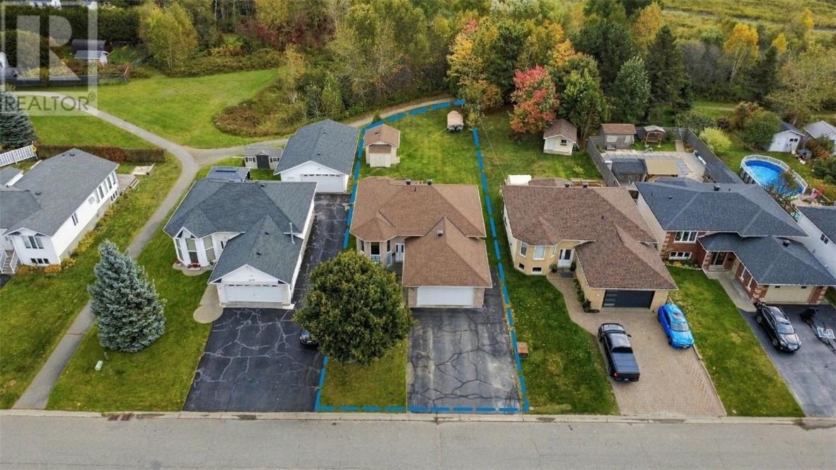 4338 Chateau - Image 27