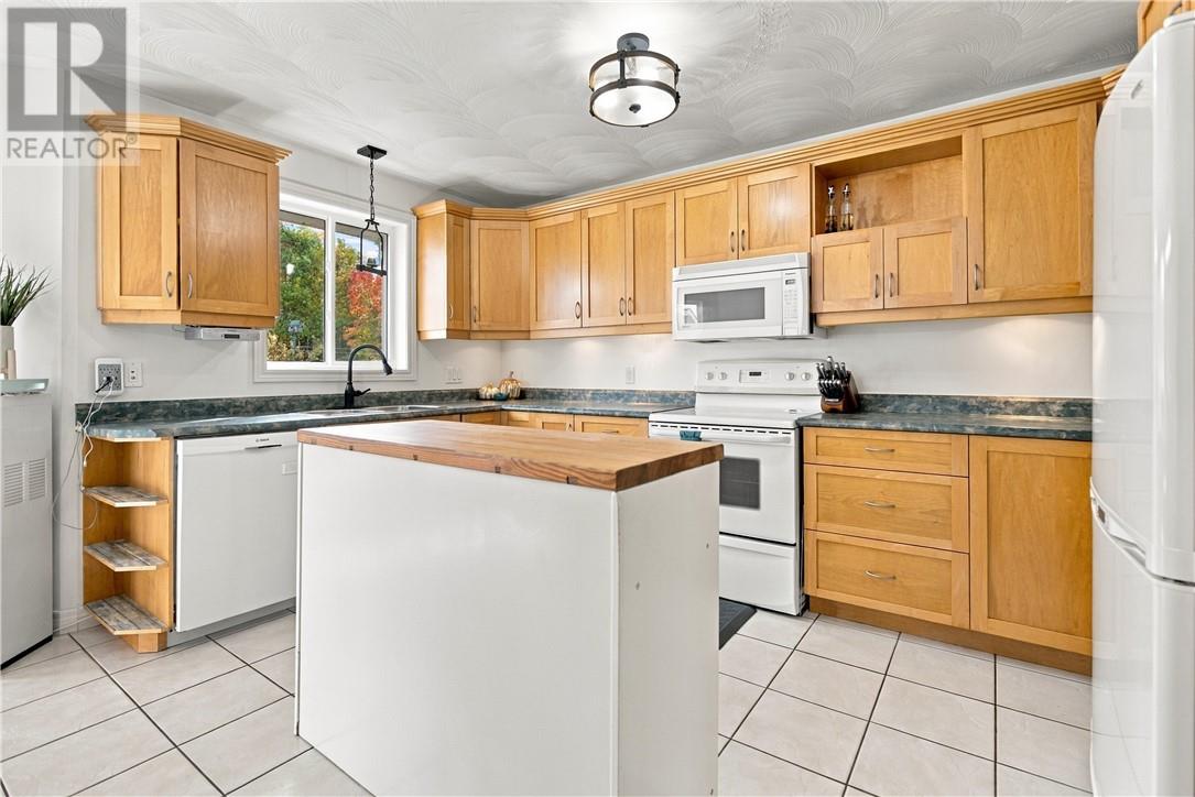 4338 Chateau - Image 3