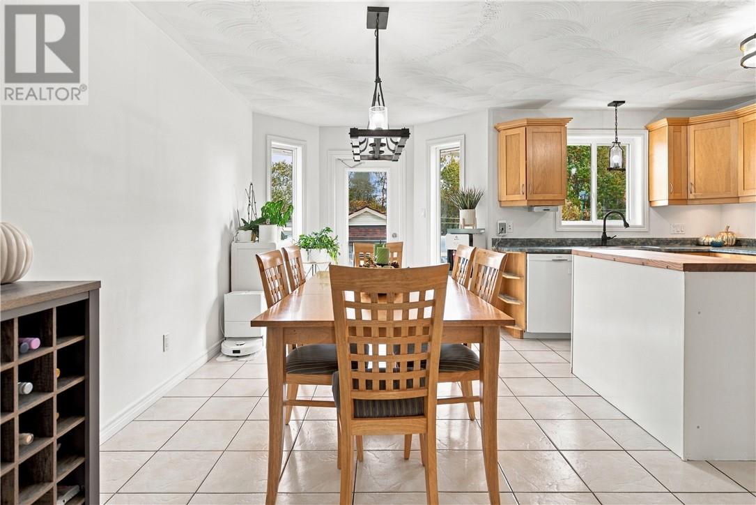 4338 Chateau - Image 5