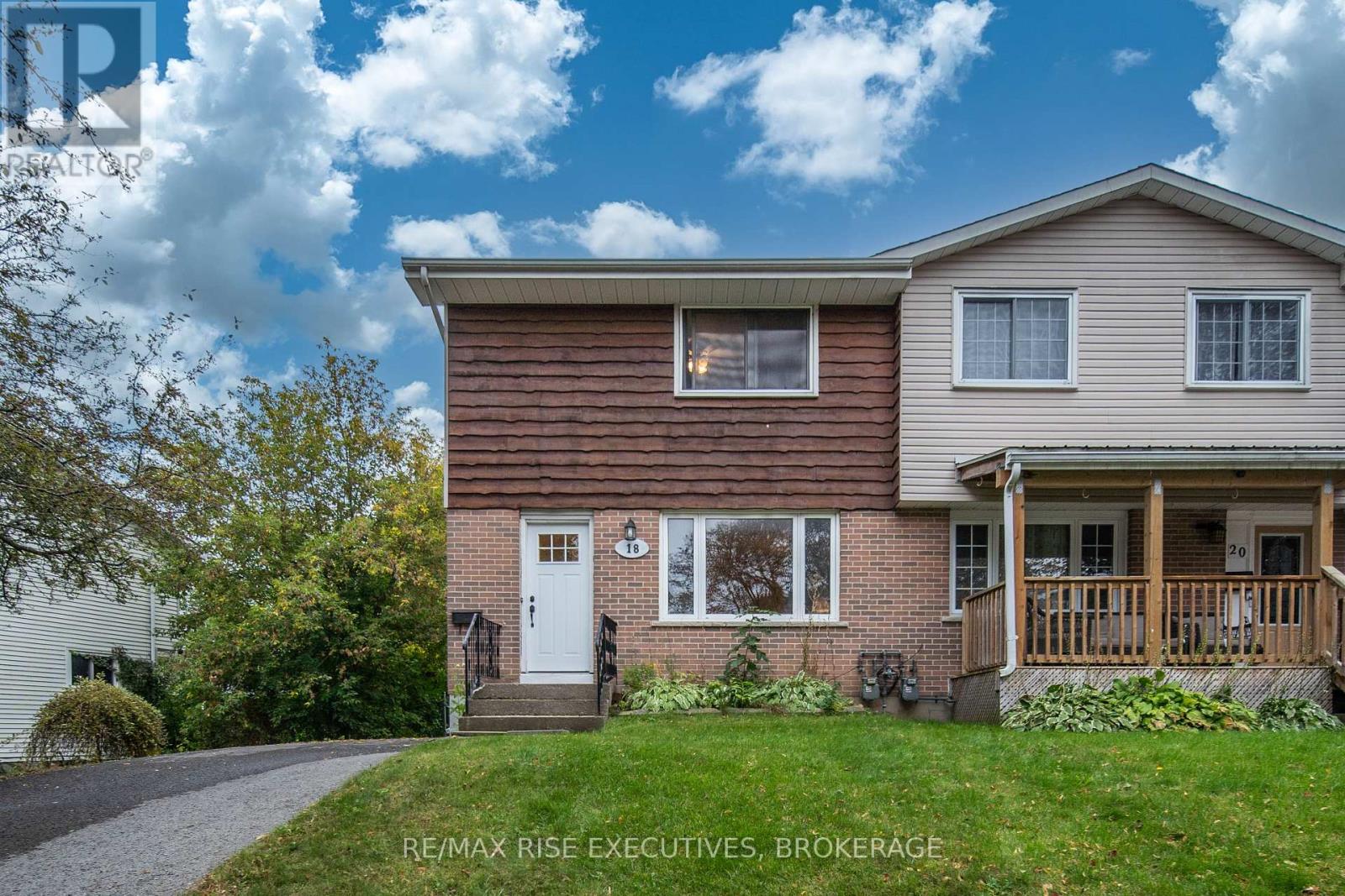 18 CARRIAGE COURT AVENUE, Kingston — photo 1