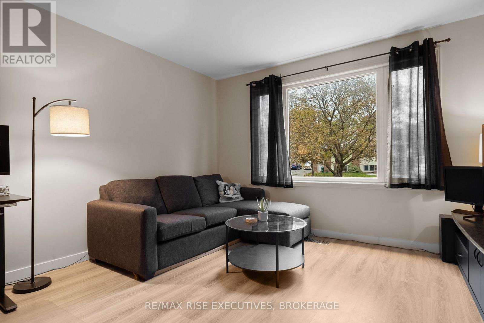 18 CARRIAGE COURT AVENUE - Image 10