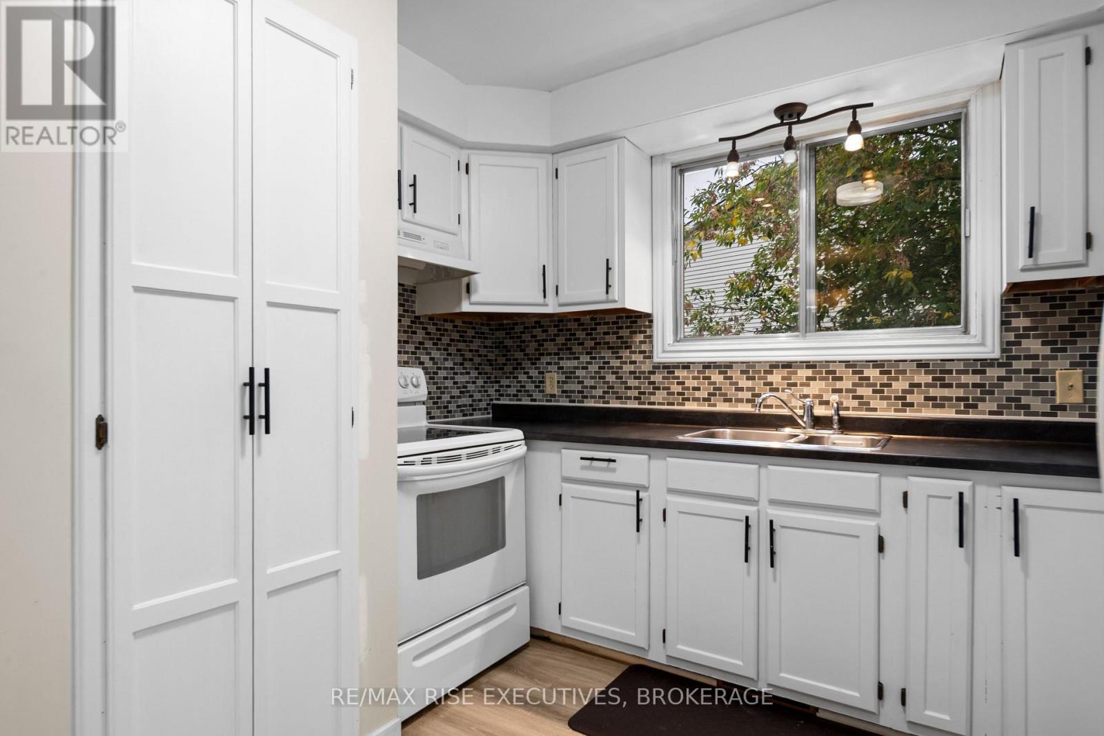 18 CARRIAGE COURT AVENUE - Image 19