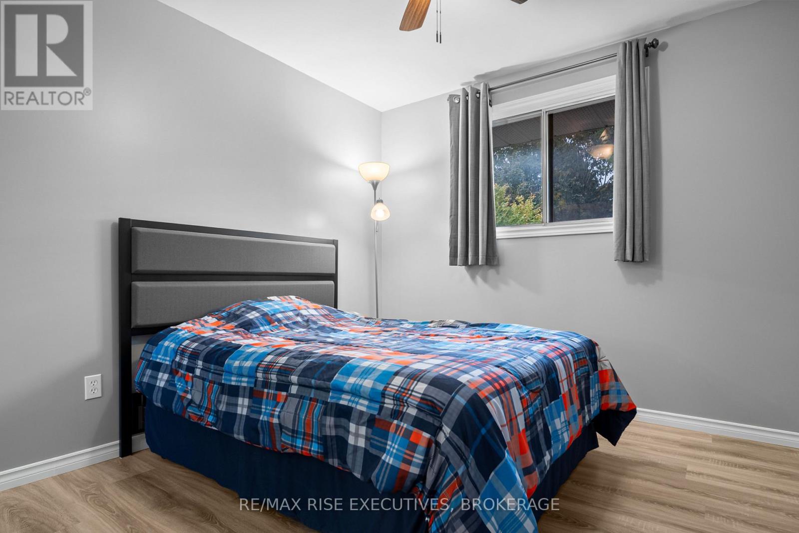 18 CARRIAGE COURT AVENUE - 23