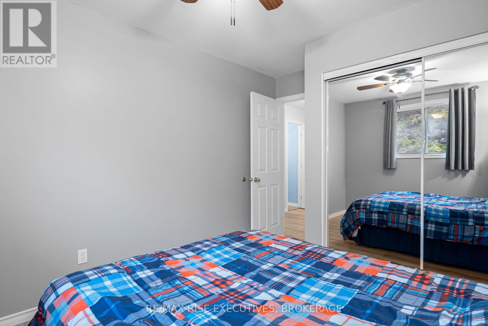 18 CARRIAGE COURT AVENUE - 24