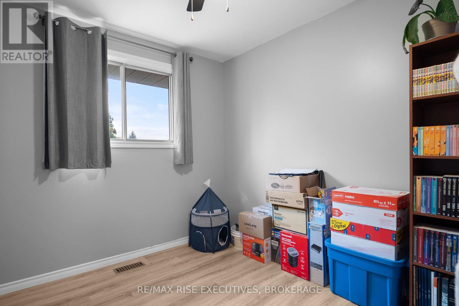18 CARRIAGE COURT AVENUE - Image 25