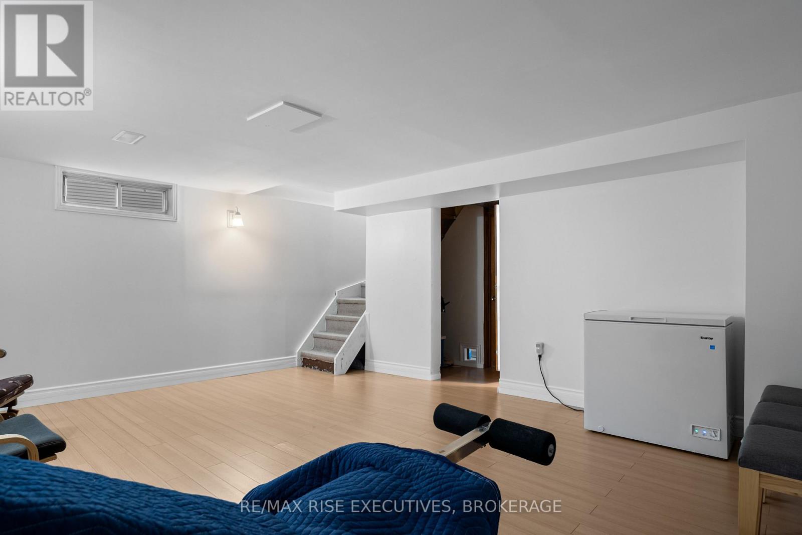 18 CARRIAGE COURT AVENUE - 29
