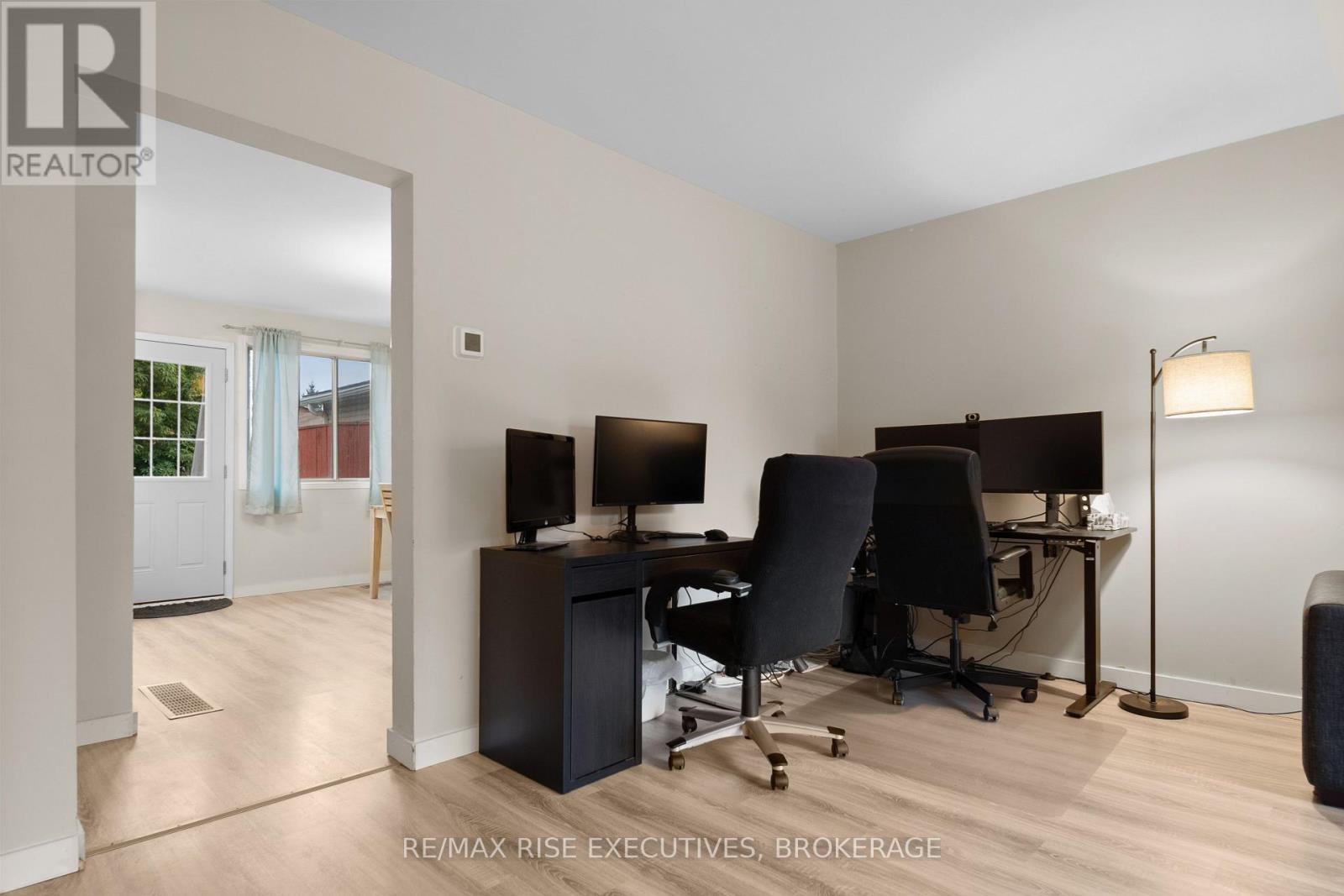 18 CARRIAGE COURT AVENUE - Image 6