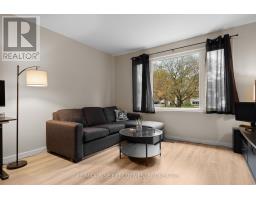 18 Carriage Court Avenue, Kingston, ON K7K5X2 Photo 10