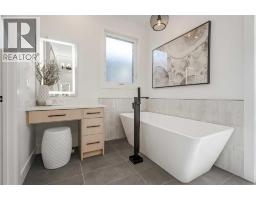 44 Collingwood Place NW - photo 32