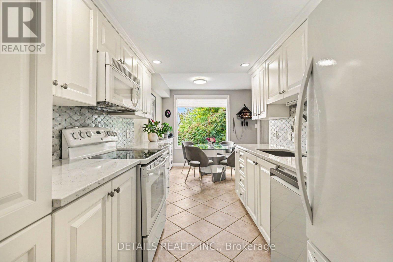 #1D 61 ROBSON COURT - Image 15