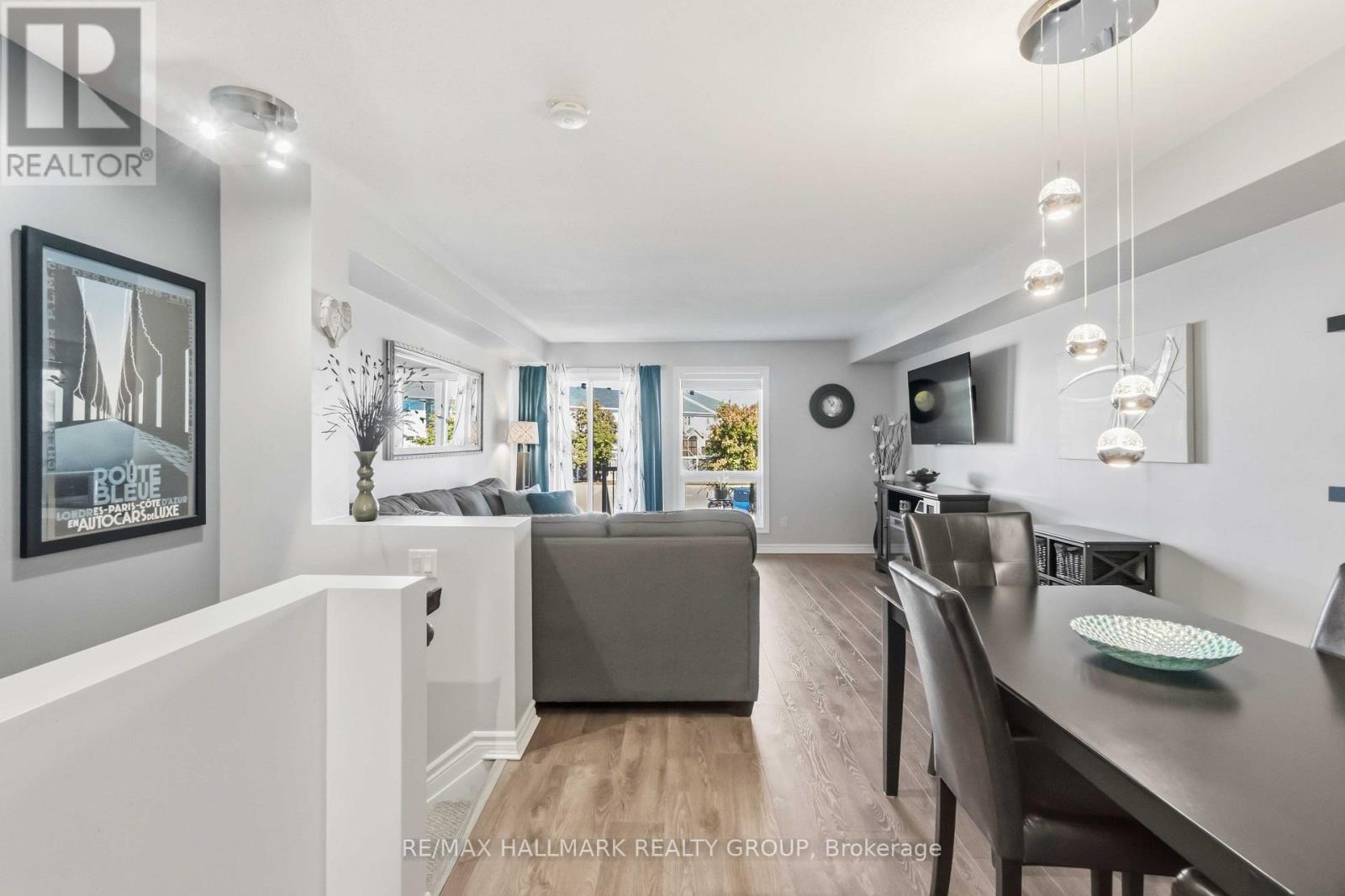 #8 562 LAKERIDGE DRIVE - 16