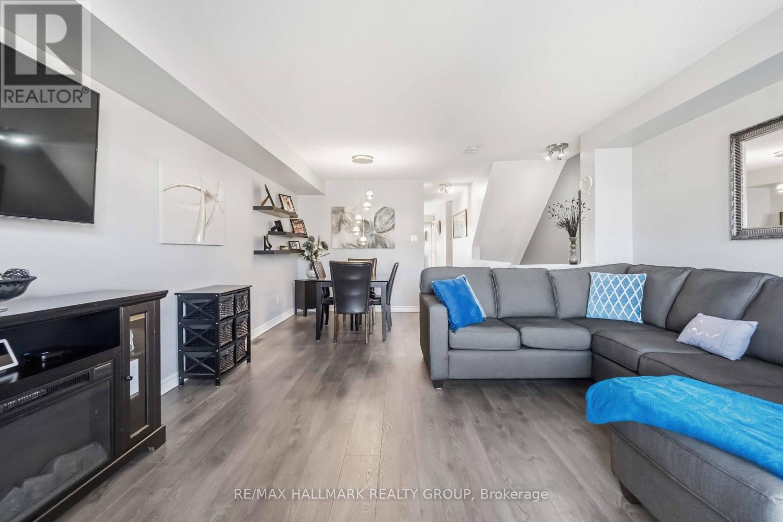 #8 562 LAKERIDGE DRIVE - 17