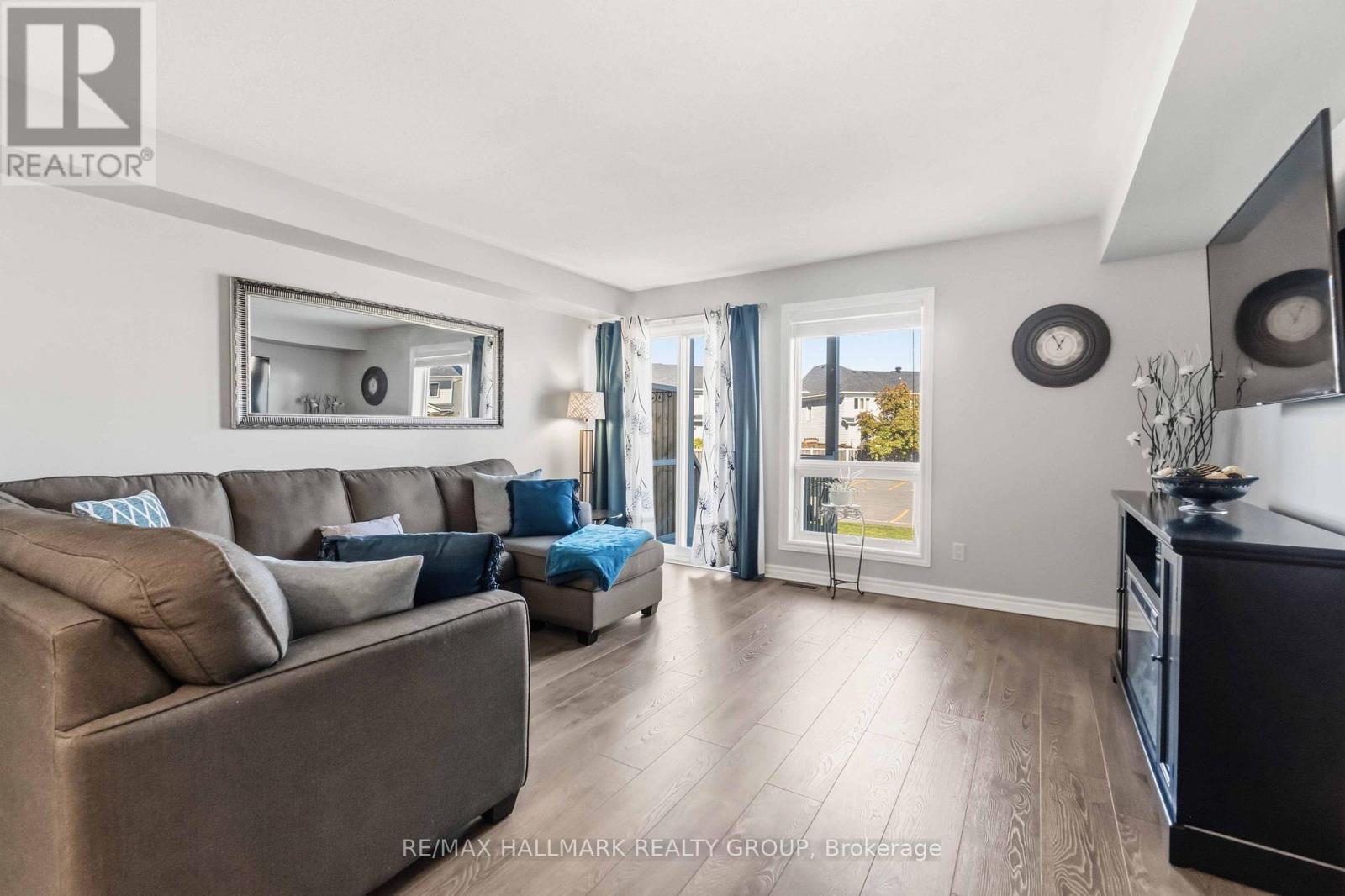 #8 562 LAKERIDGE DRIVE - Image 19