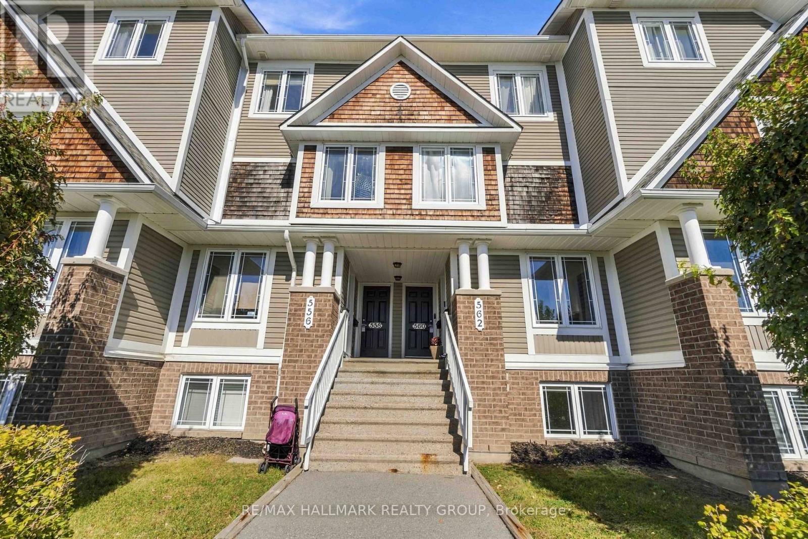 #8 562 LAKERIDGE DRIVE - 2