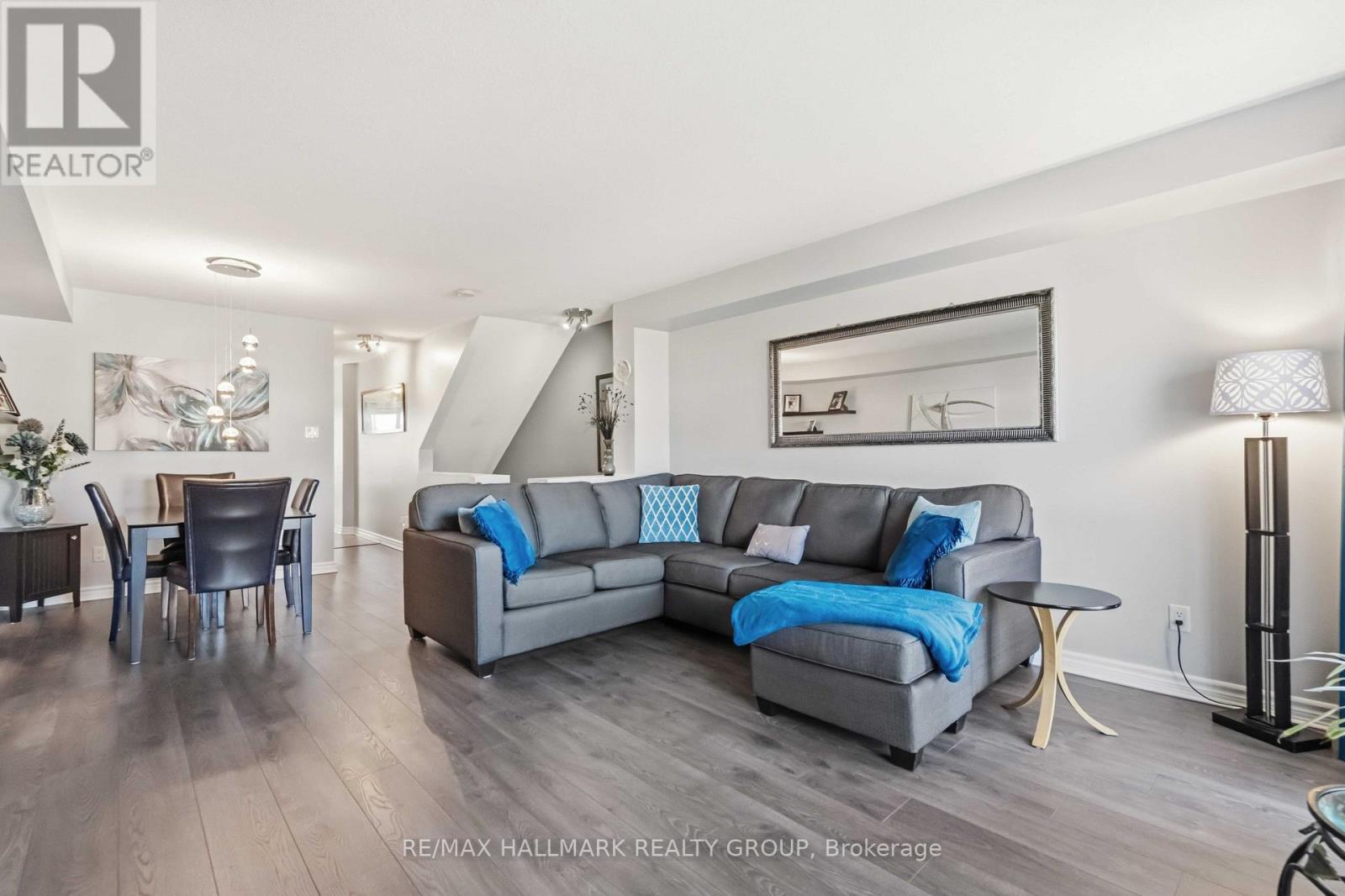 #8 562 LAKERIDGE DRIVE - 20