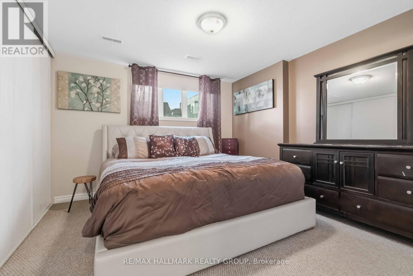 #8 562 LAKERIDGE DRIVE - 23