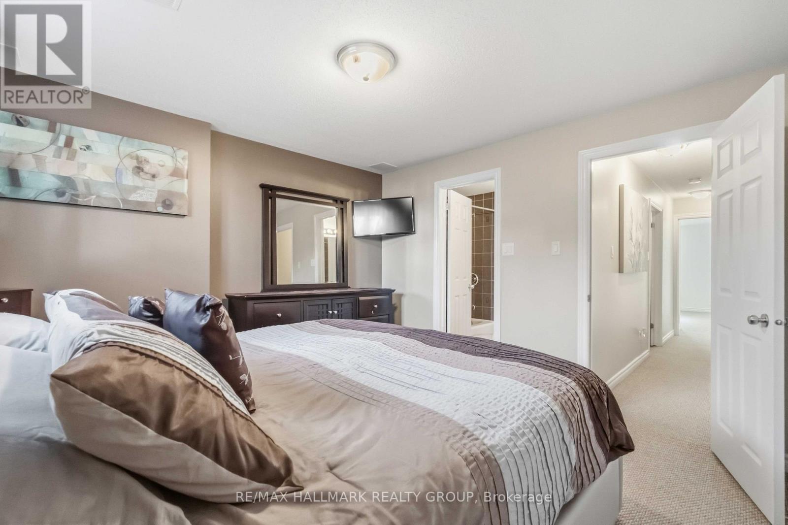 #8 562 LAKERIDGE DRIVE - 25