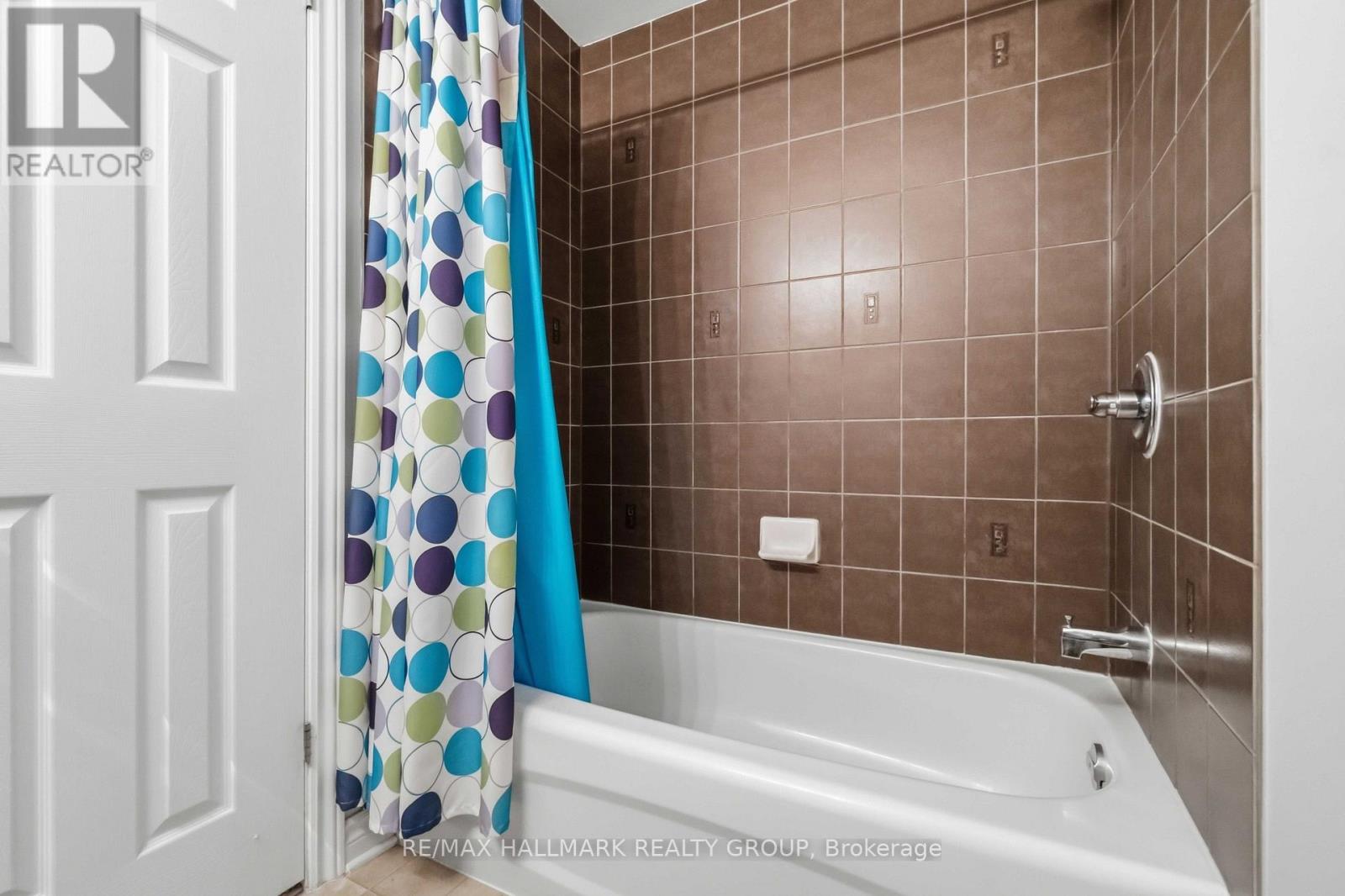 #8 562 LAKERIDGE DRIVE - Image 28