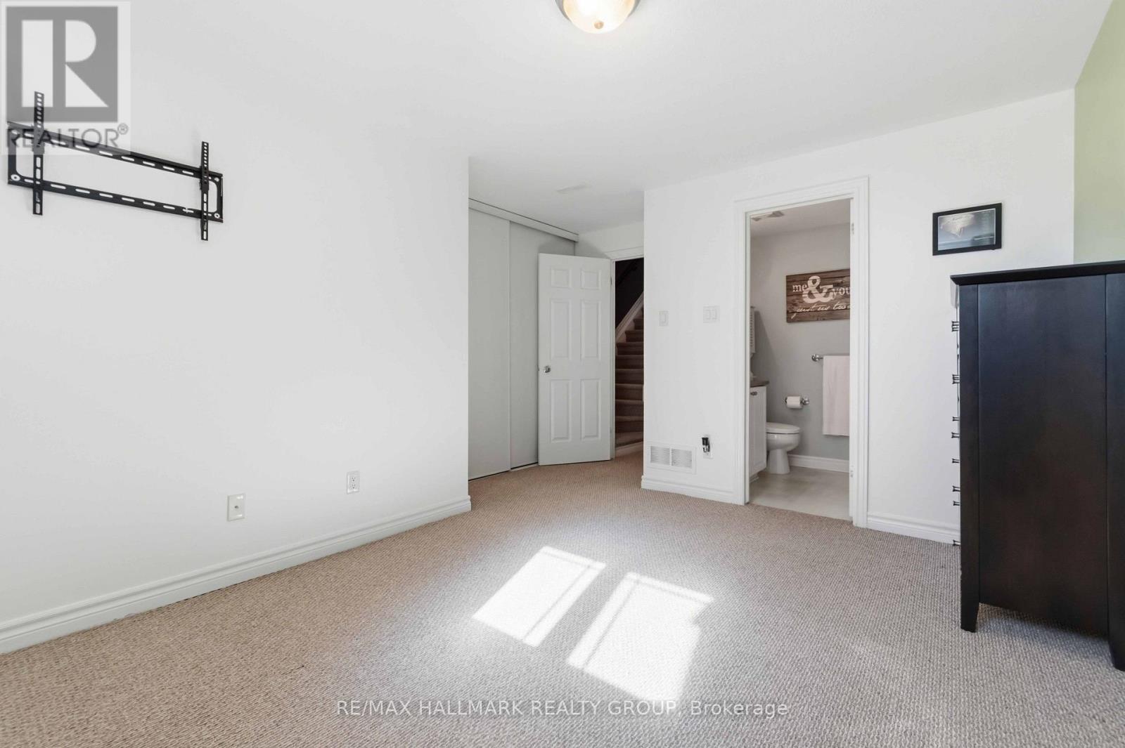 #8 562 LAKERIDGE DRIVE - Image 31