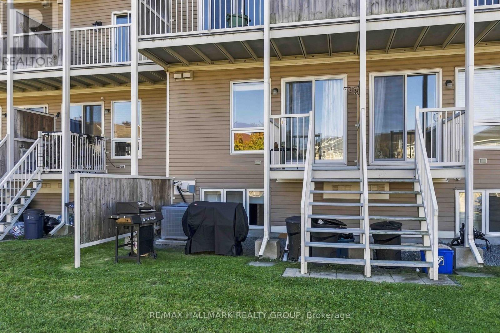 #8 562 LAKERIDGE DRIVE - 35