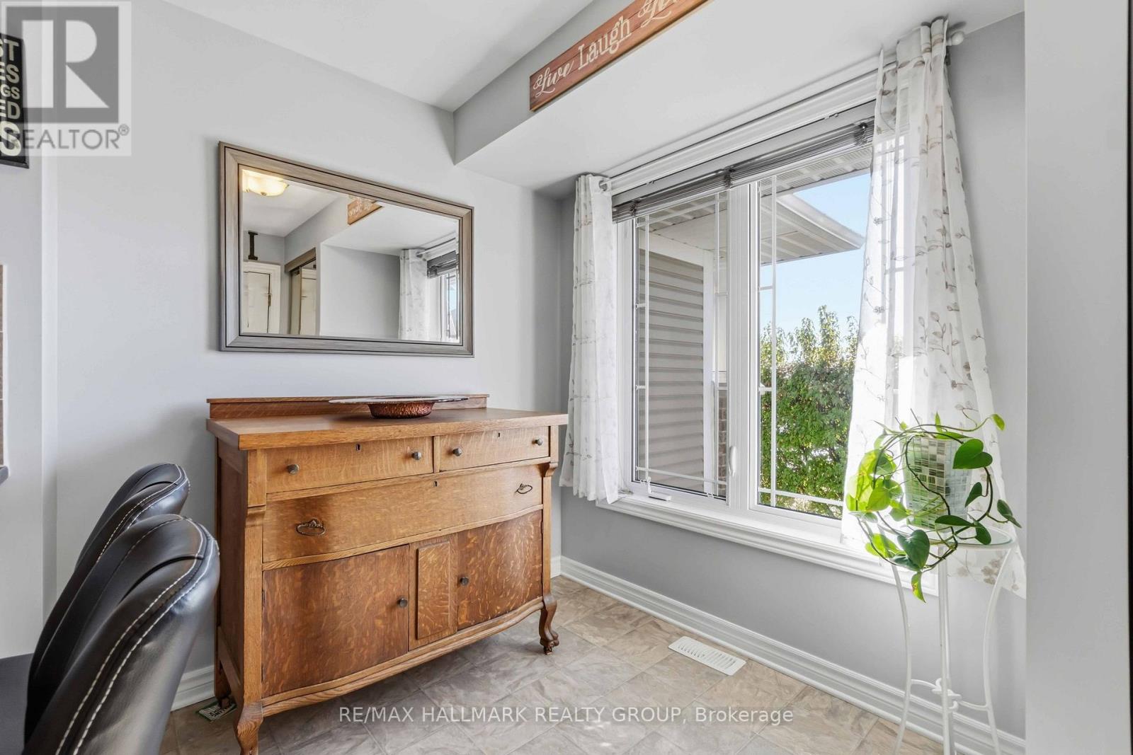 #8 562 LAKERIDGE DRIVE - 5