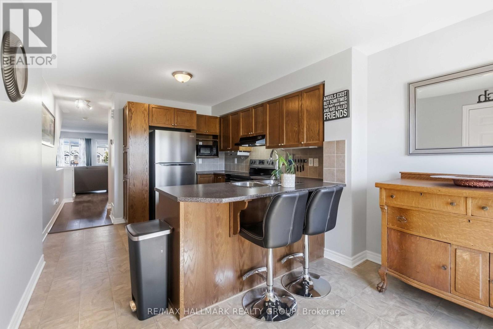 #8 562 LAKERIDGE DRIVE - Image 8
