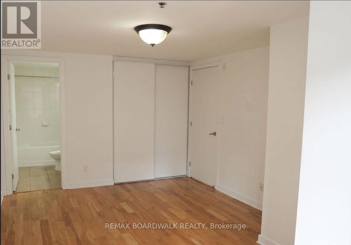 458d King Edward Avenue — photo 10