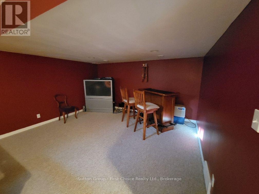 24 Hyde Road — photo 20