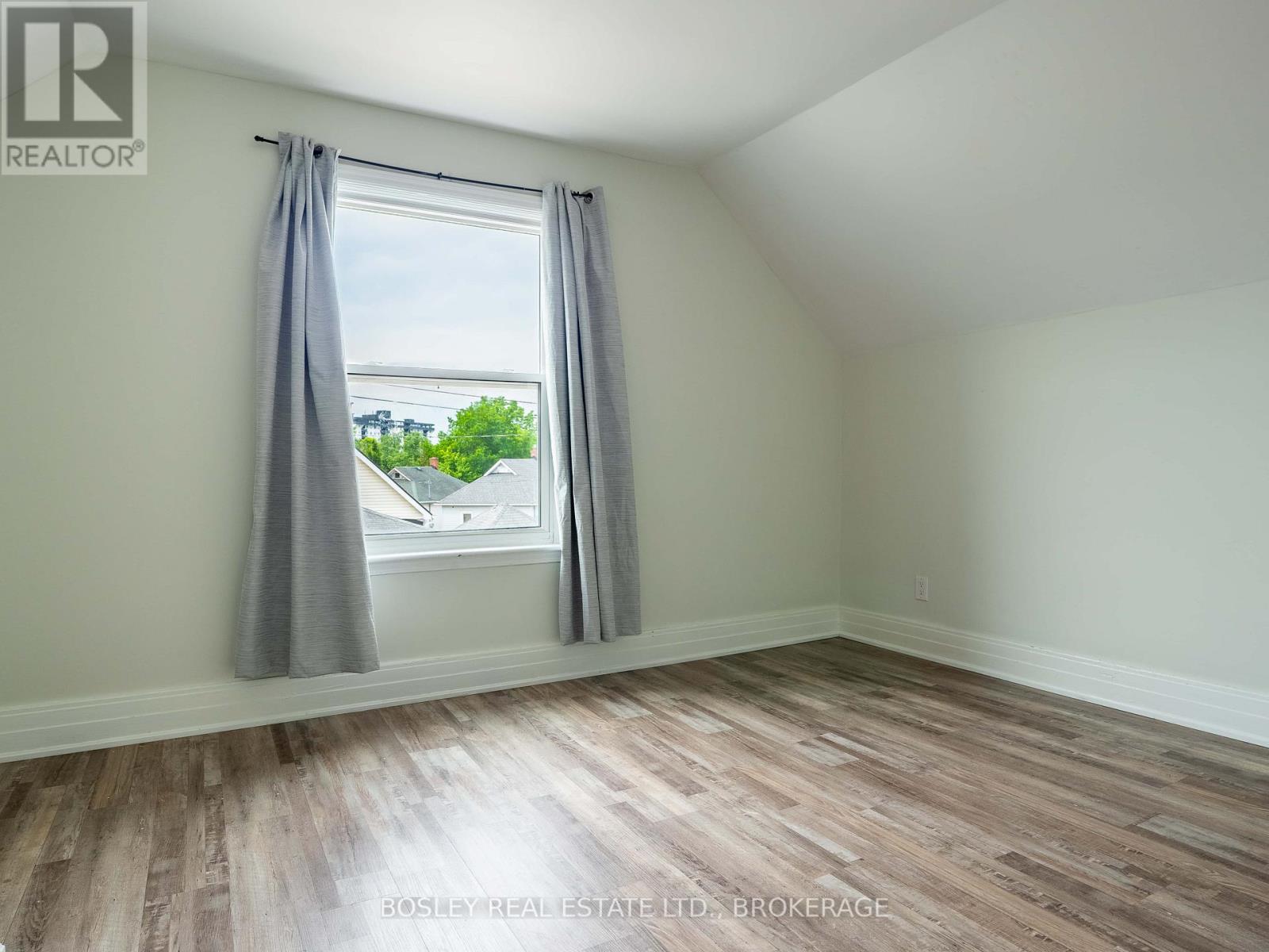 5 Herrick Avenue — photo 10