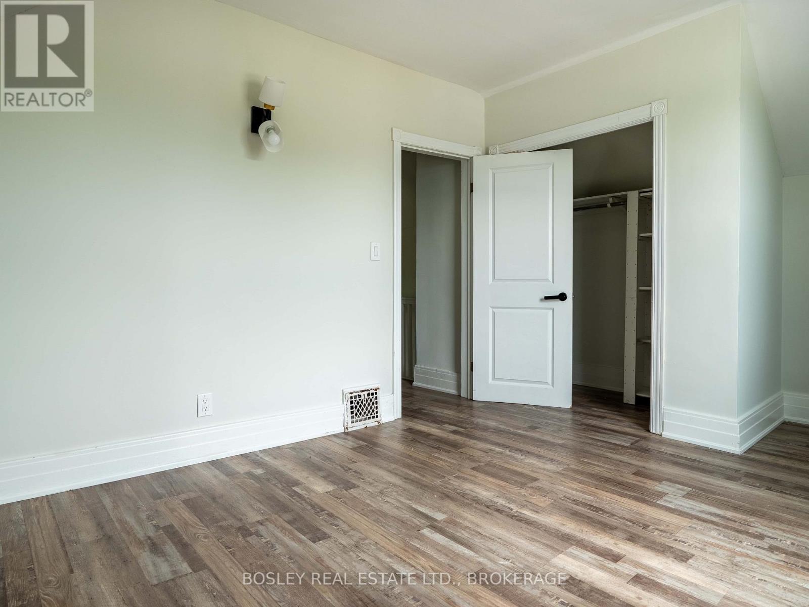 5 Herrick Avenue — photo 11