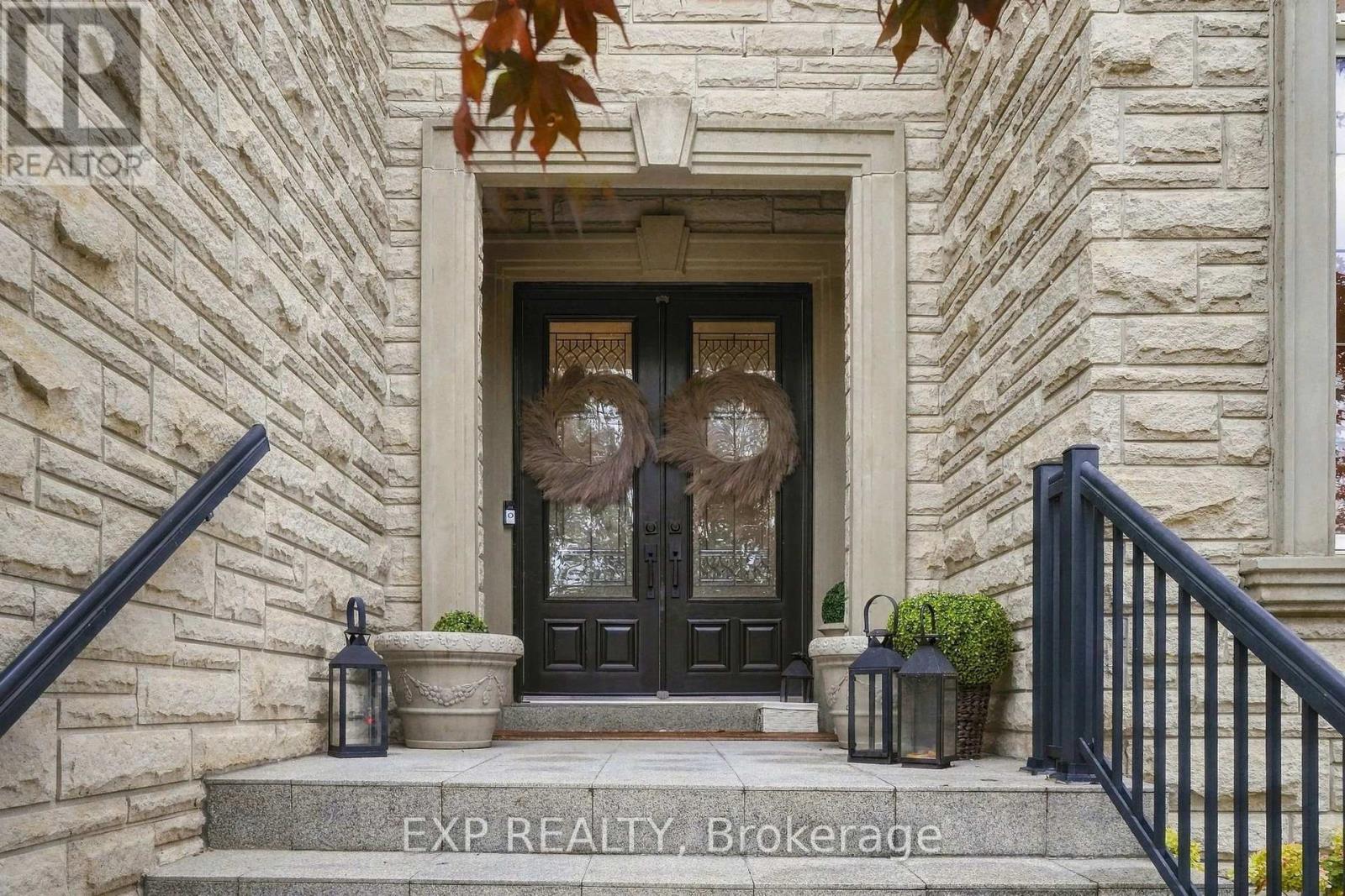 412 Manhattan Drive, Markham, ON photo 2