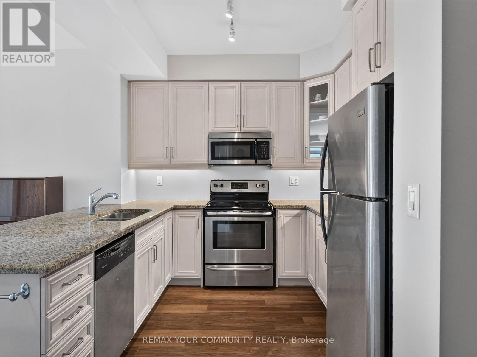 306- 180 John West Way, Aurora, ON photo 3
