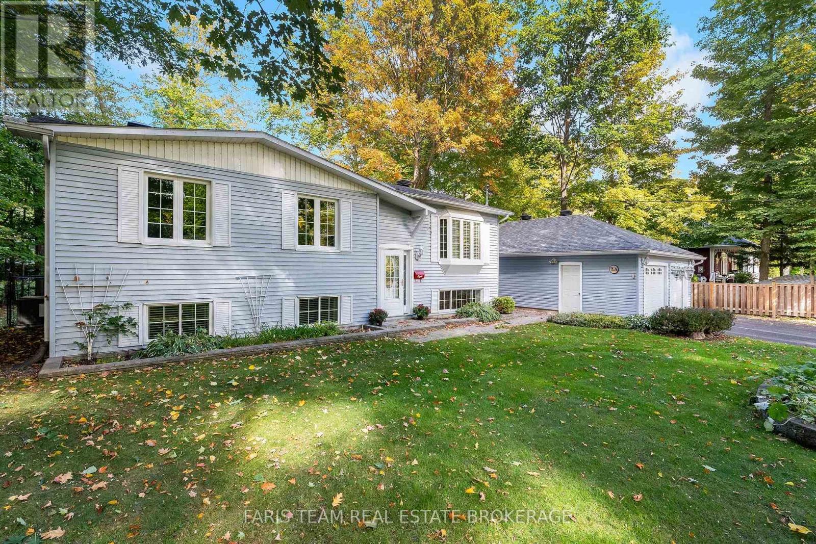 8 PINECONE AVENUE - 1