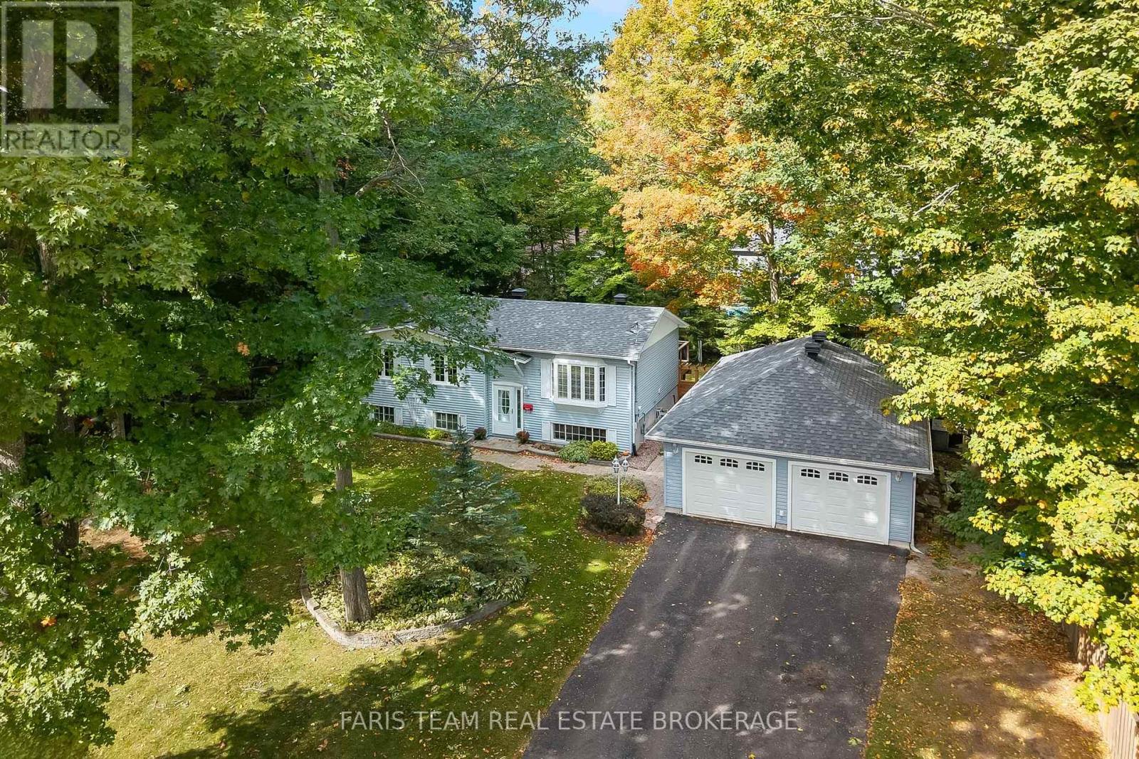 8 Pinecone Avenue, Tiny, ON photo 2