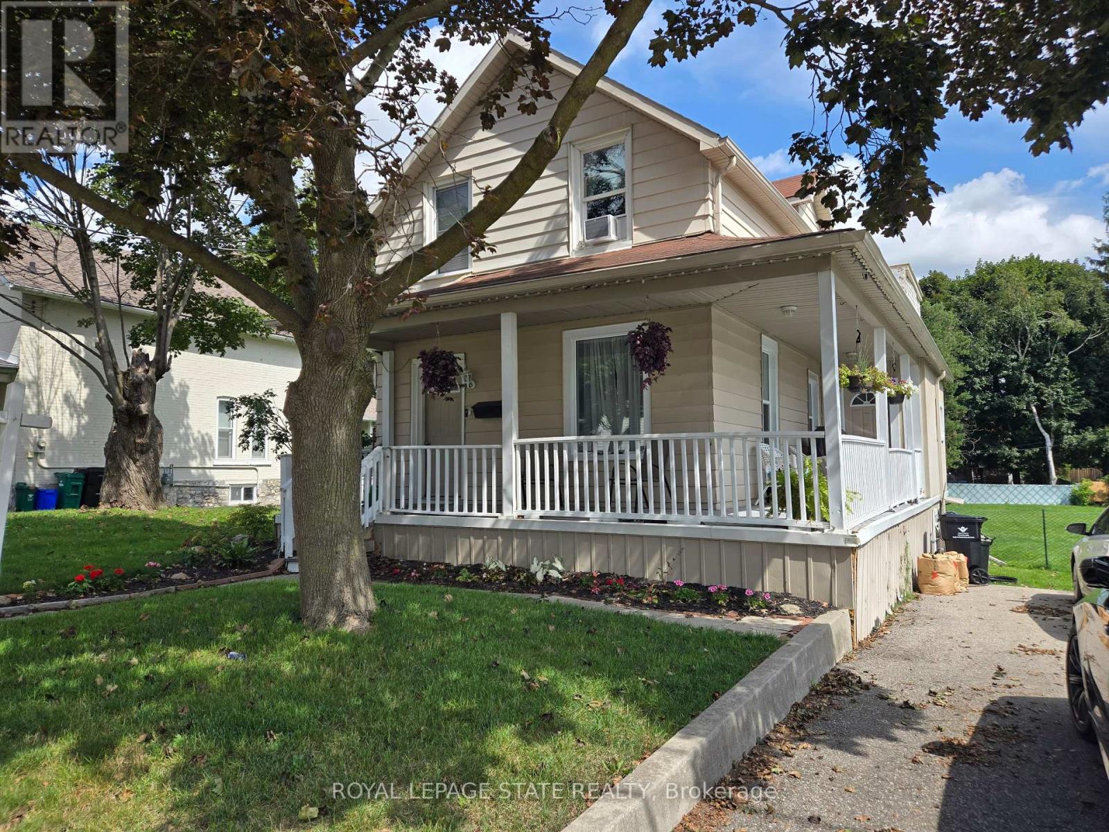 841 DUKE STREET — photo 1