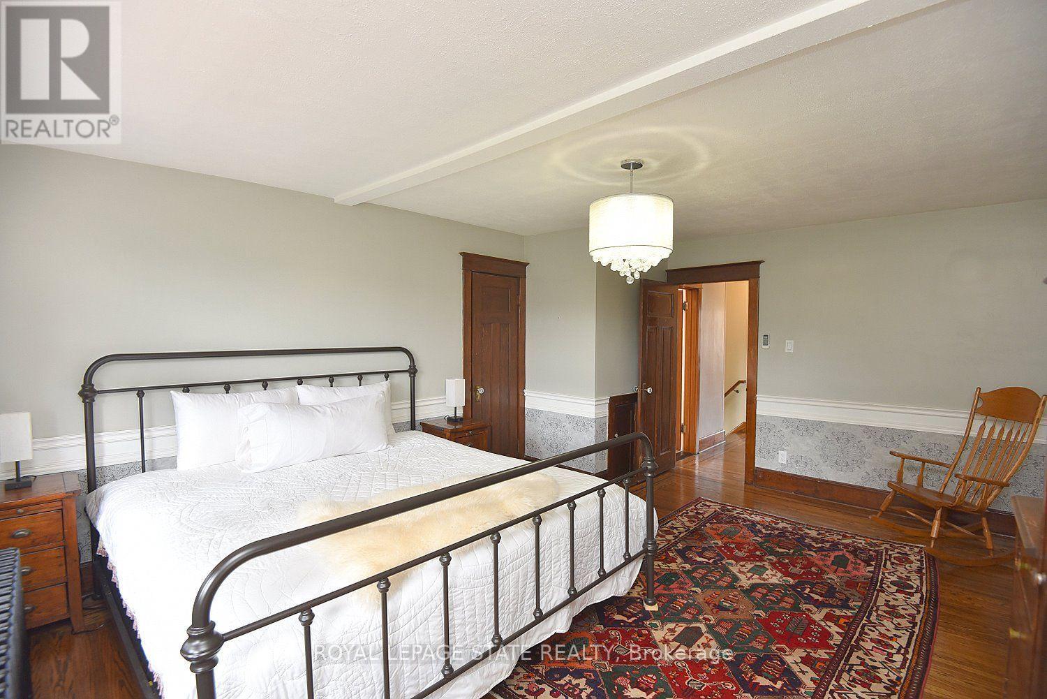 70 KENSINGTON AVENUE N - Image 28