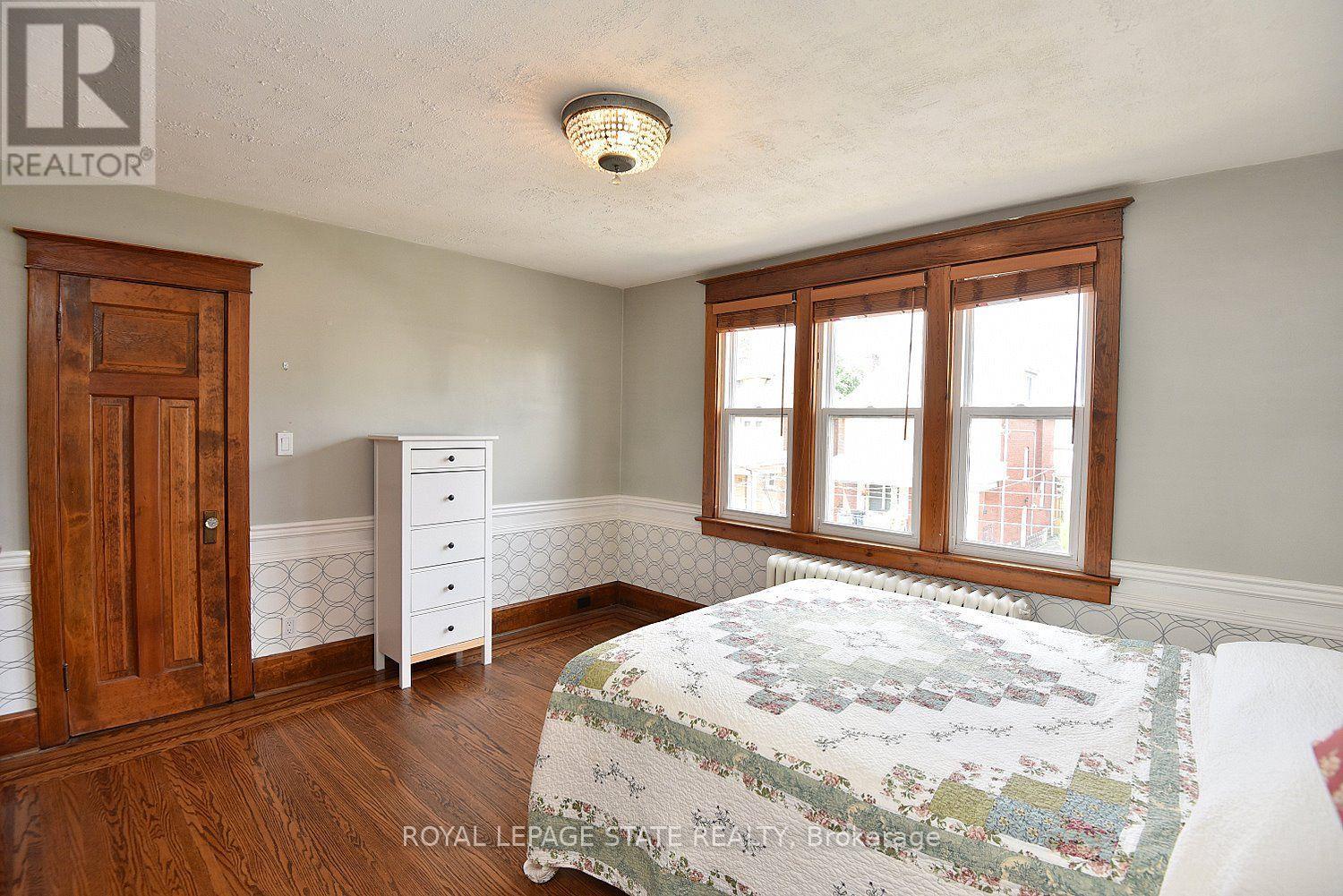 70 KENSINGTON AVENUE N - Image 32