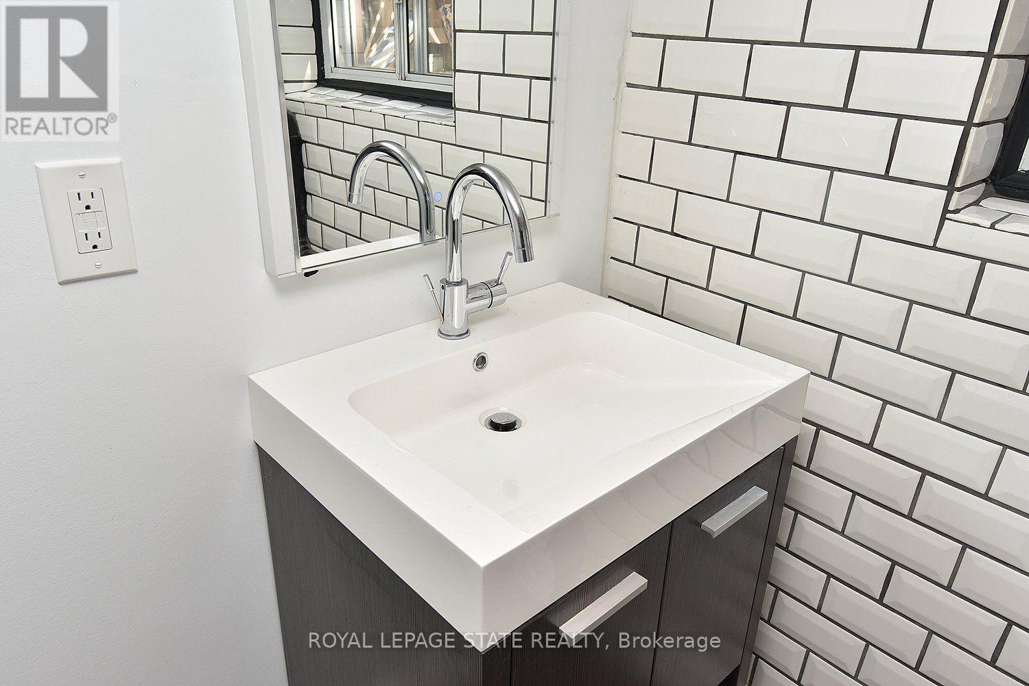 70 KENSINGTON AVENUE N - Image 37