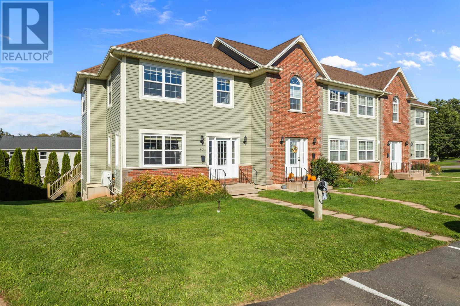 16 Edgeview Court - 1