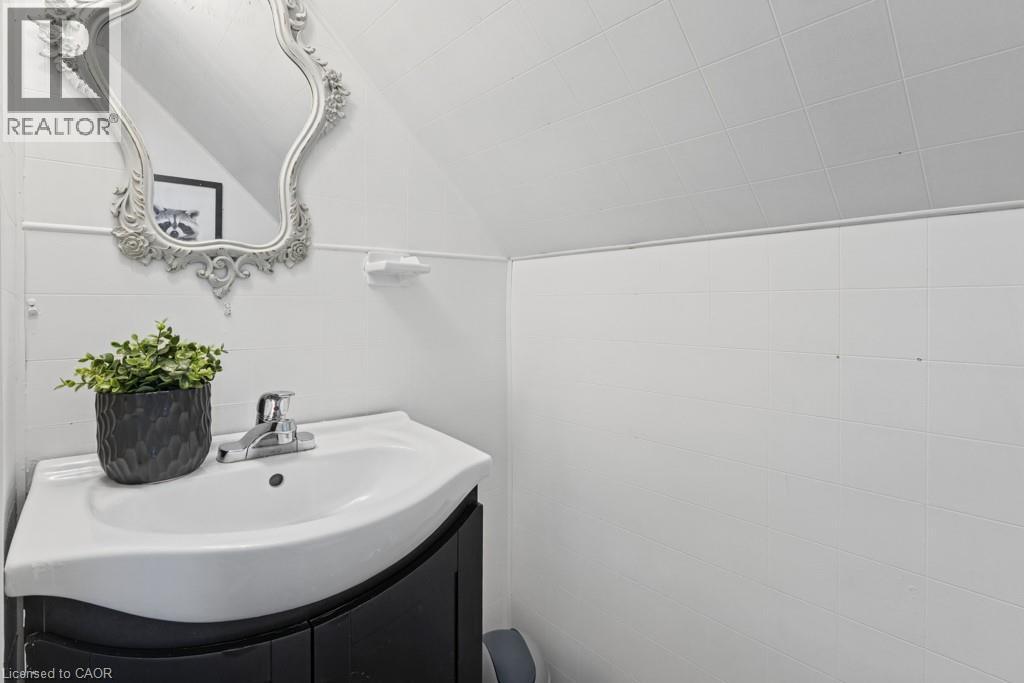 202 Huxley Avenue South — photo 36