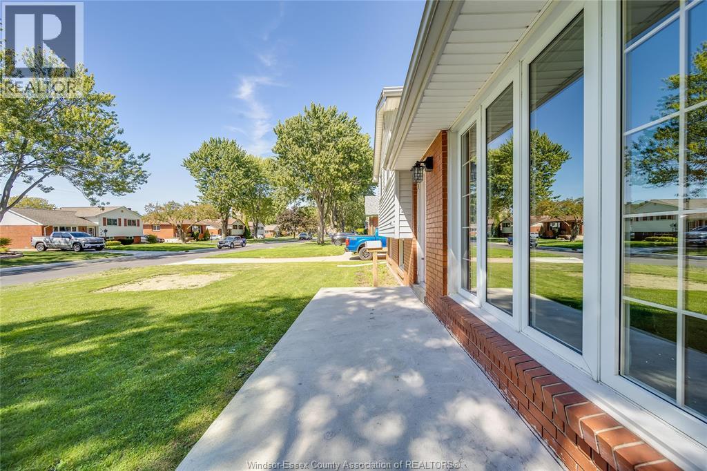 368 CARLING CRESCENT - 50