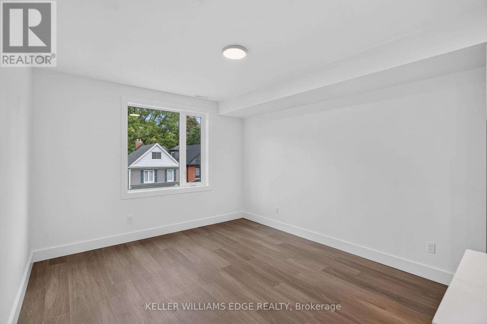 332 King Street West — photo 16