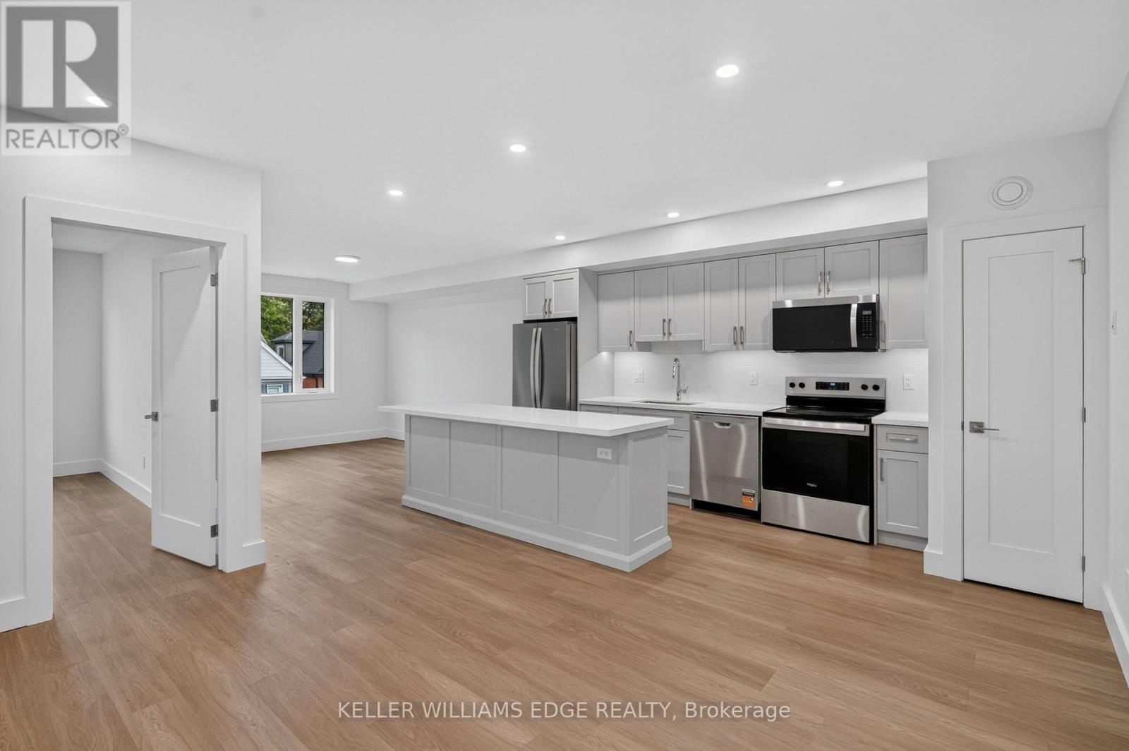 332 King Street West — photo 7
