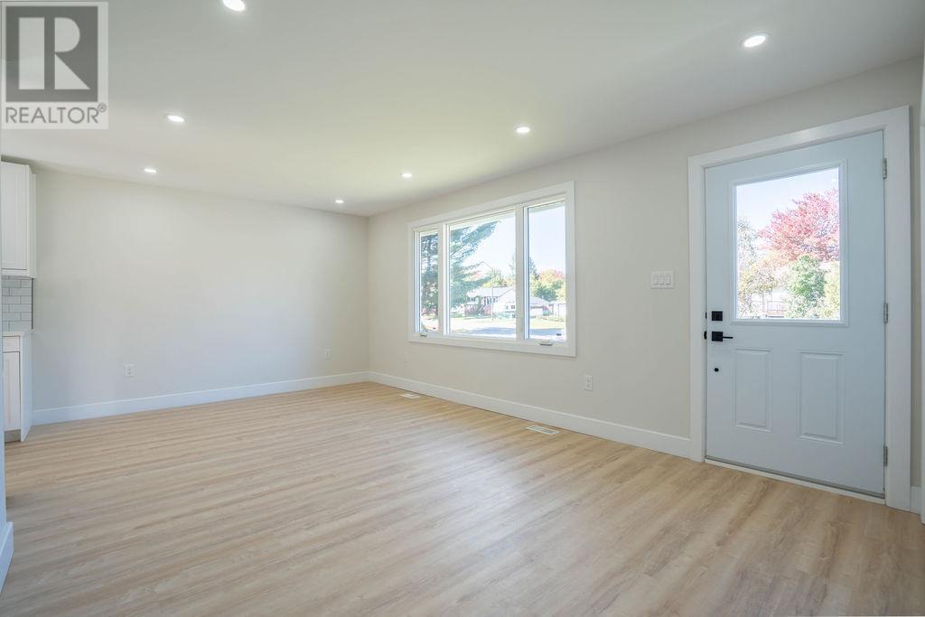 11 Glenwood AVE - Image 17
