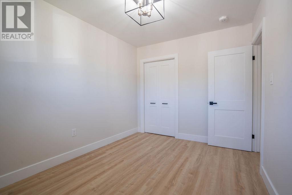11 Glenwood AVE - Image 26